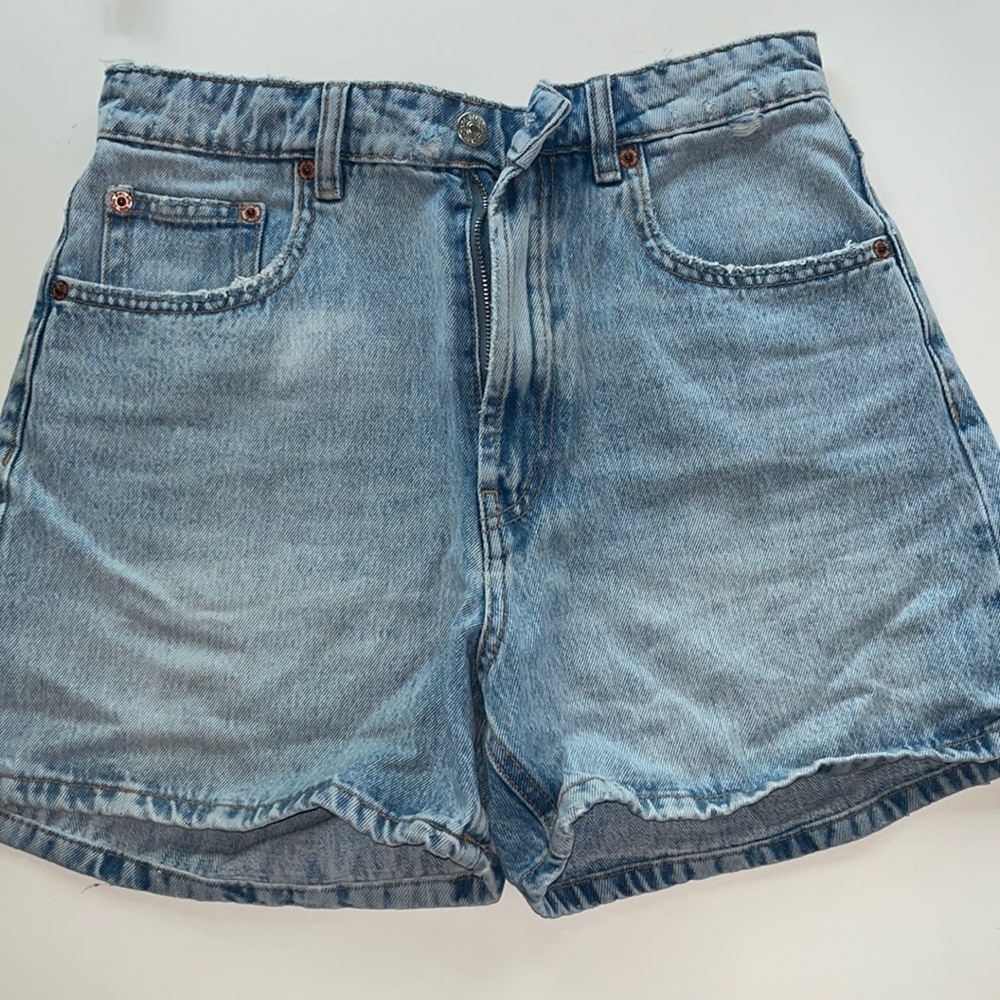 ZARA BRAND NEW DENIM SHORTS
